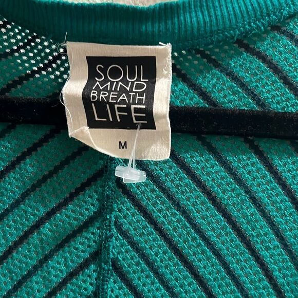 ✨SOUL MIND BREATH LIFE Open Knit Deep V Sz Medium Green & Black Pullover ✨ - Picture 3 of 6